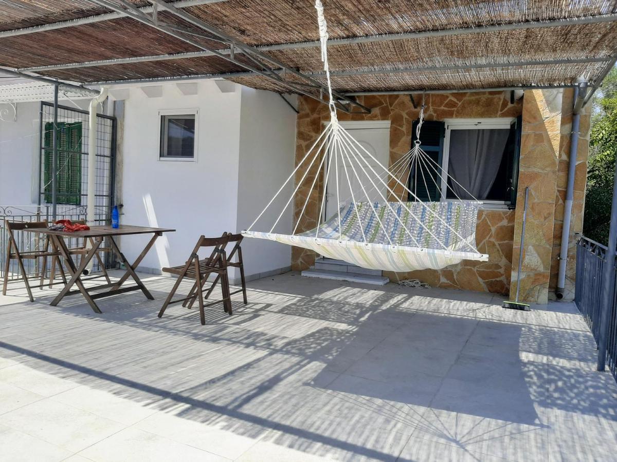 Villa Aspros - Traditionell, Ruhig Und Strandnah Liapades Exterior photo