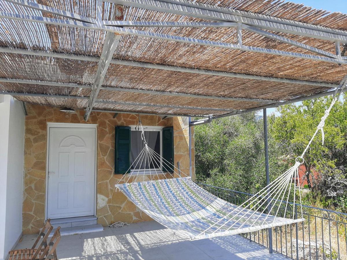Villa Aspros - Traditionell, Ruhig Und Strandnah Liapades Exterior photo